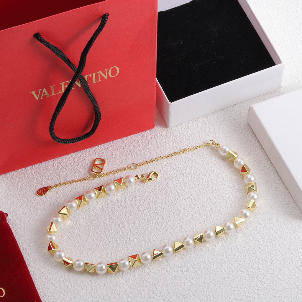 Valentino Rockstud Pearls 18K Gold Necklace product image 5, provided for visual reference and product detail review