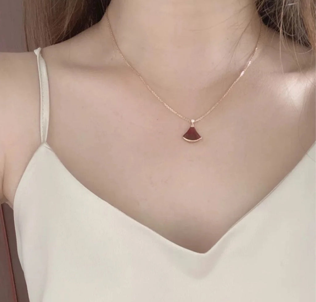 Bvlgari BVLGARI Dream Carnelian 18K Gold Necklace product image 7, provided for visual reference and product detail review