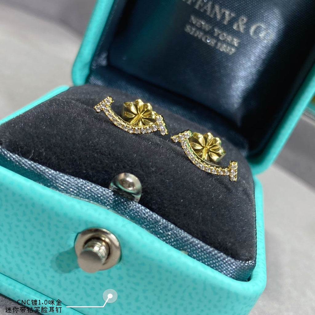 Tiffany Smile Diamonds 18K Gold Earrings product image 4, provided for visual reference and product detail review
