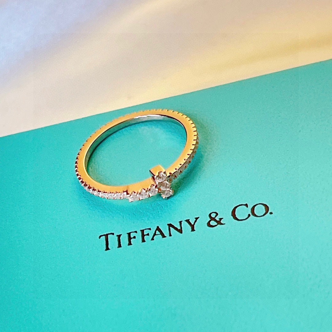 Tiffany Diamond Wire 18K Gold Ring product image 4, provided for visual reference and product detail review