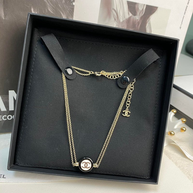 Chanel Chain Choker 18K Gold Necklace product image 8, provided for visual reference and product detail review
