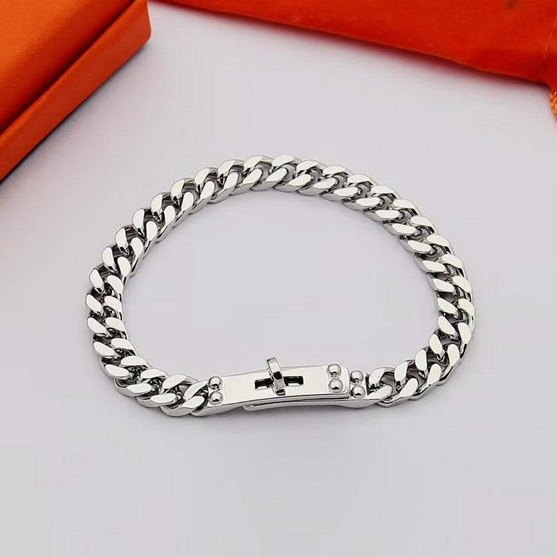 Hermes Kelly Chain 18K Gold Bracelet product image 4, provided for visual reference and product detail review
