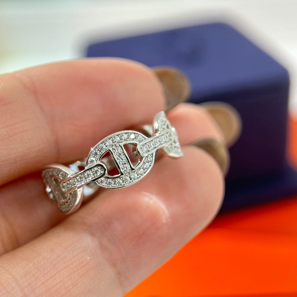 Hermes Chaine d'Ancre Enchainee Diamond 18K Gold Ring product image 4, provided for visual reference and product detail