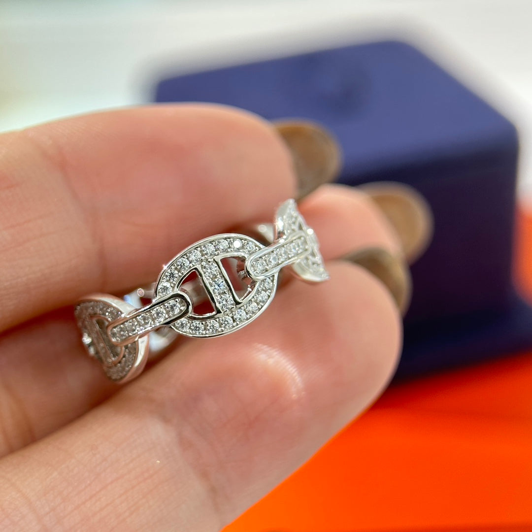 Hermes Chaine d'Ancre Enchainee Diamond 18K Gold Ring product image 4, provided for visual reference and product detail