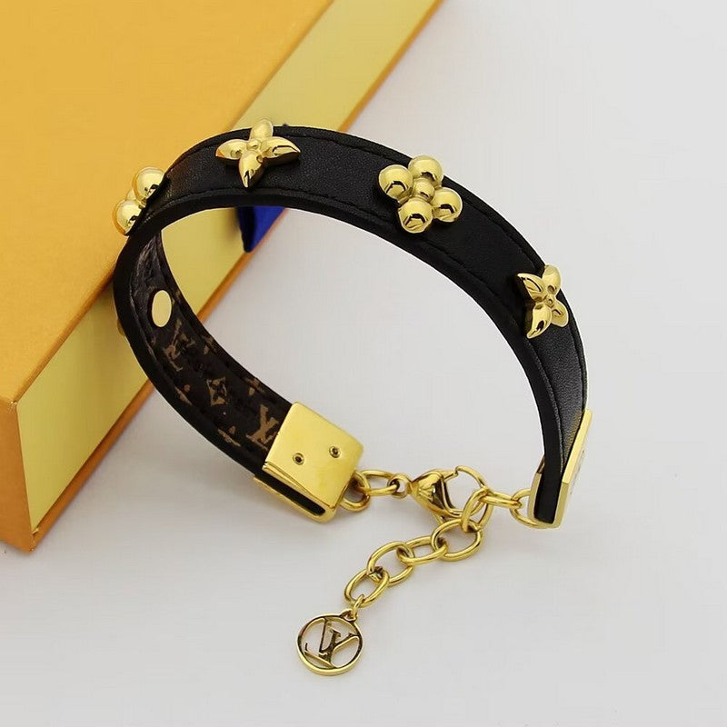 Louis Vuitton Fleurs Rivets 18K Gold Bracelet product image 8, provided for visual reference and product detail review