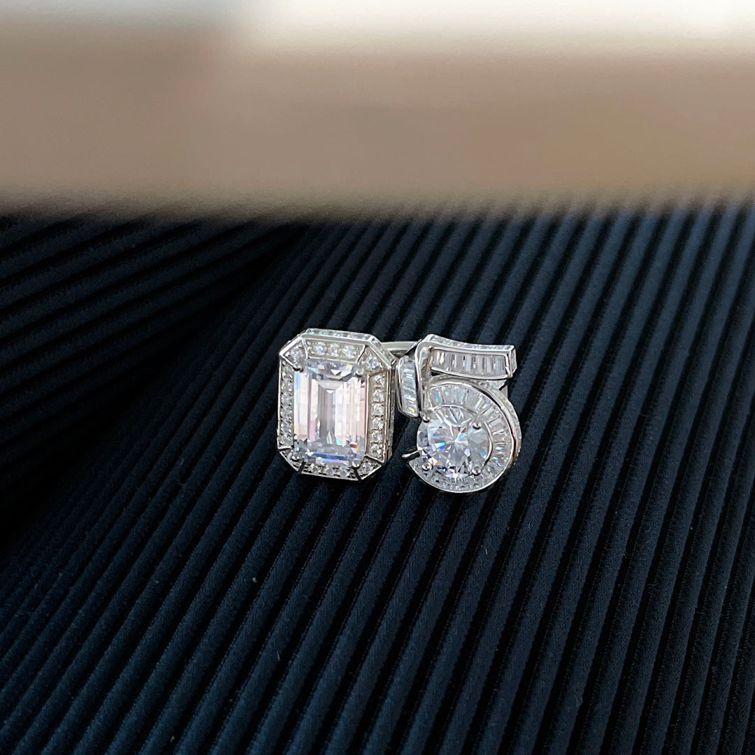 Chanel No.5 Diamonds 18K Gold Ring product image 8, provided for visual reference and product detail review