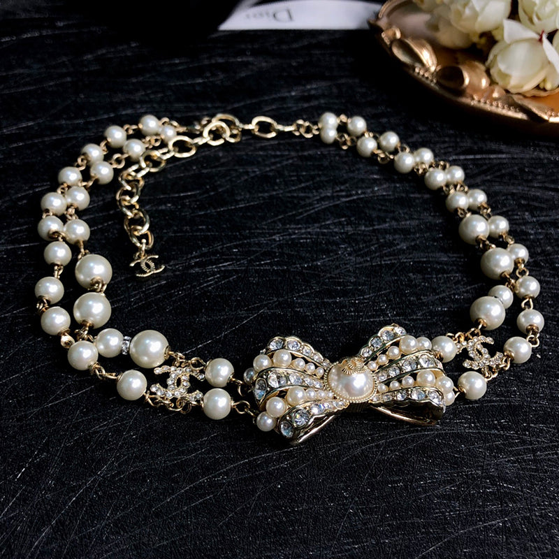 Chanel Bow Choker 18K Gold Necklace product image 1, provided for visual reference and product detail review