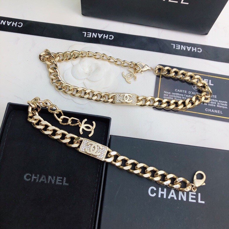 Chanel Diamonds Chain 18K Gold Necklace product image 8, provided for visual reference and product detail review