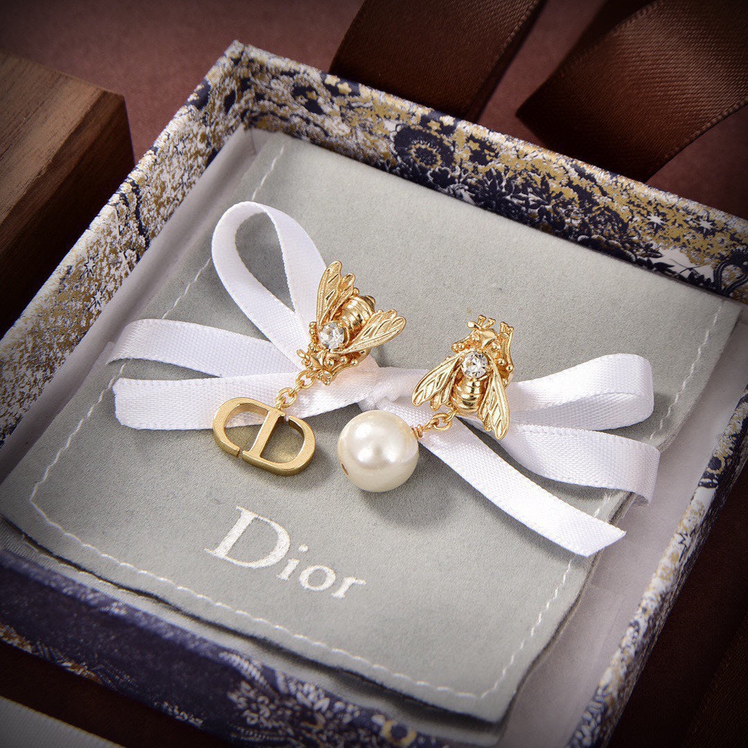 Dior Queen Bee 18K Gold Earrings product image 2, provided for visual reference and product detail review