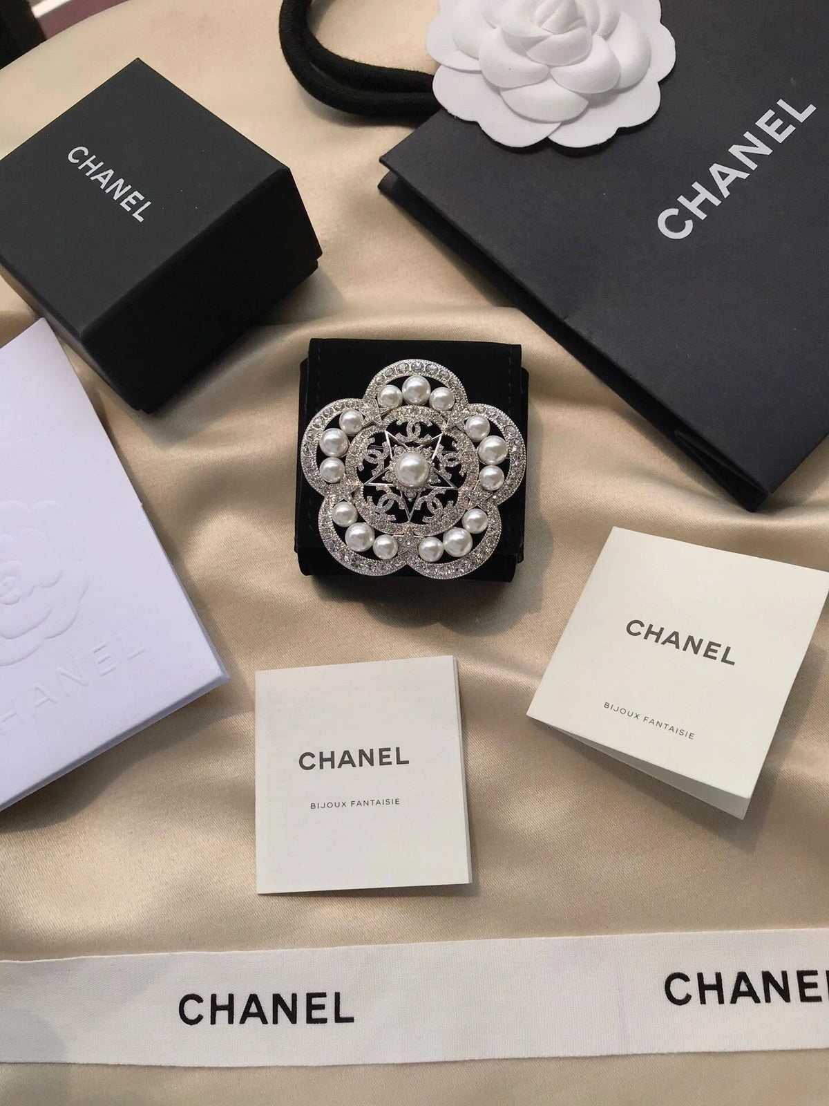 Chanel Camellia Pearls 18K Gold Brooch product image 6, provided for visual reference and product detail review