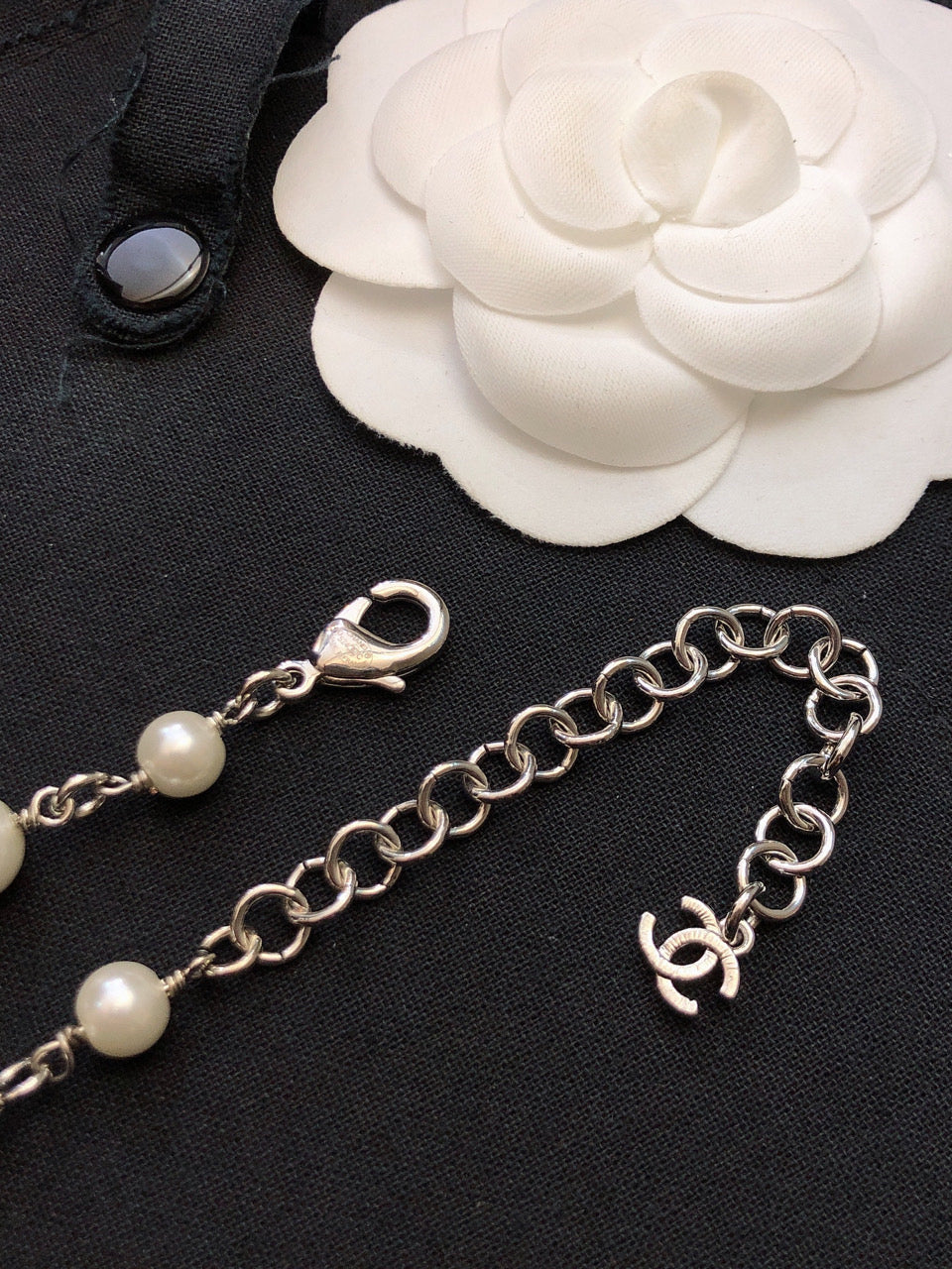 Chanel Star Pearls Long 18K Gold Necklace product image 9, provided for visual reference and product detail review