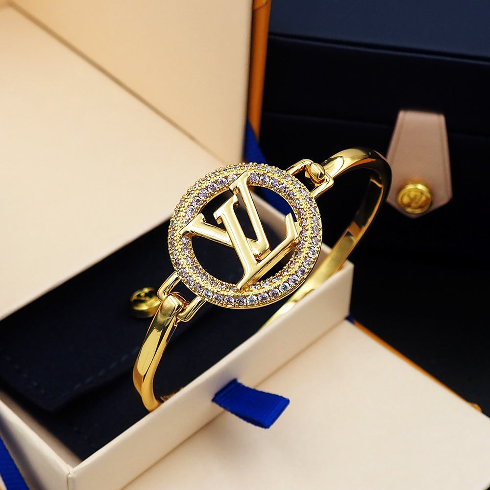 Louis Vuitton Louise Tresor 18K Gold Bracelet product image 10, provided for visual reference and product detail review
