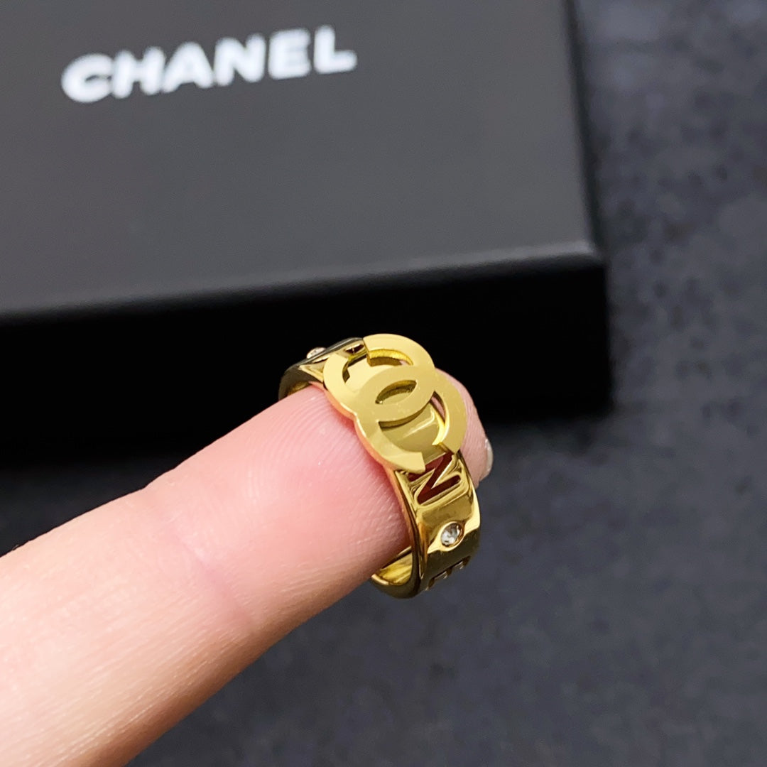 Chanel 18K Yellow Gold Ring product image 9, provided for visual reference and product detail review
