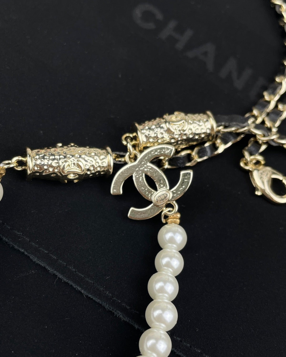 Chanel Crystals Choker 18K Gold Necklace product image 5, provided for visual reference and product detail review