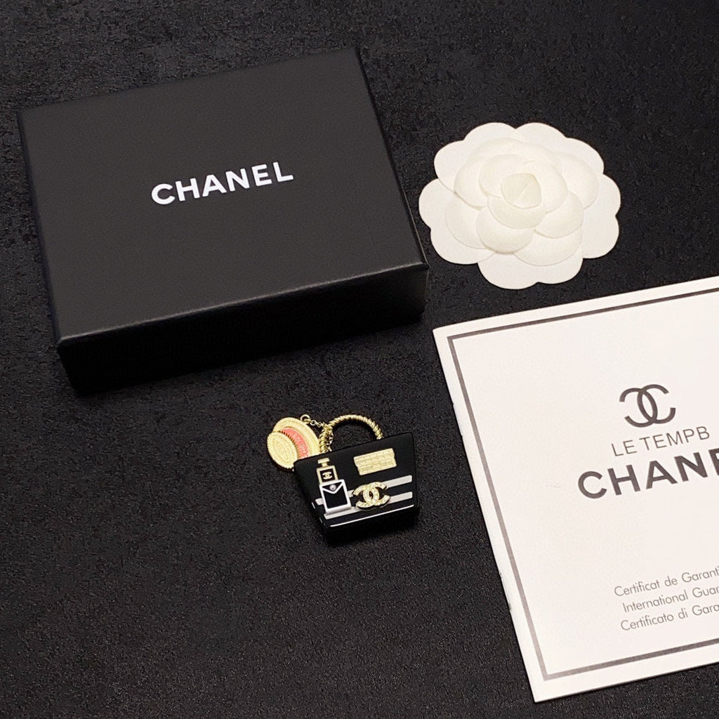 Chanel Bag 18K Gold Brooch product image 8, provided for visual reference and product detail review