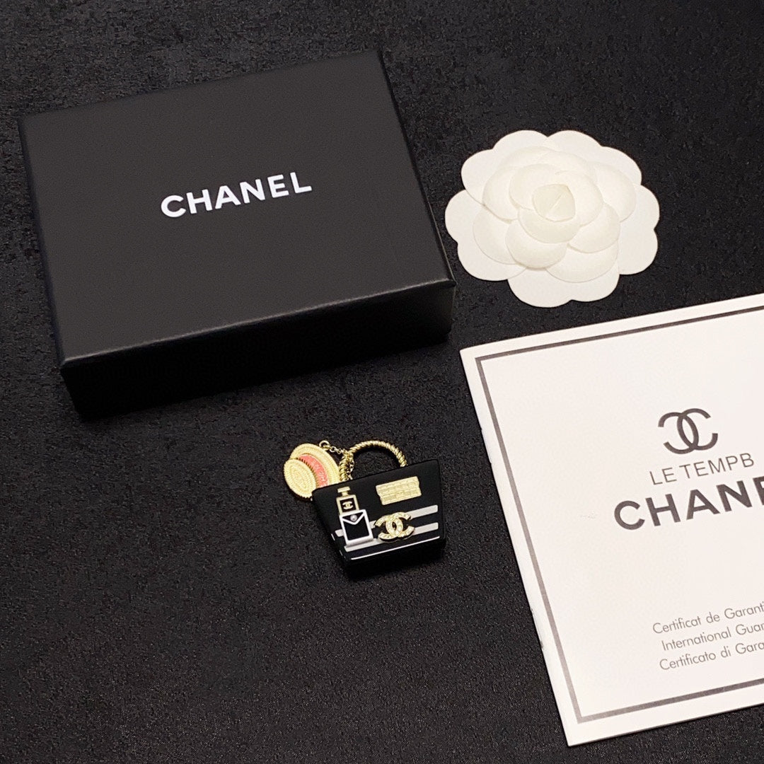 Chanel Bag 18K Gold Brooch product image 8, provided for visual reference and product detail review