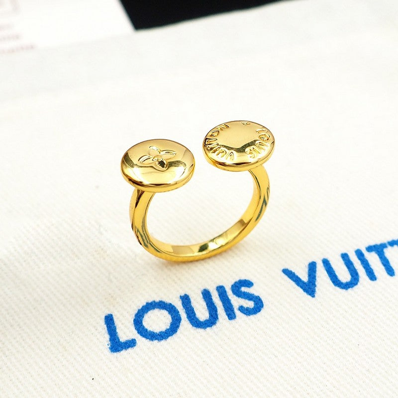 Louis Vuitton Studs 18K Gold Ring product image 4, provided for visual reference and product detail review