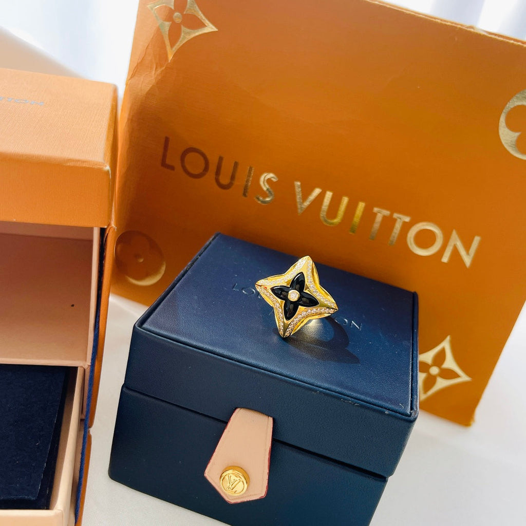 Louis Vuitton Ever Blossom 18K Gold Ring product image 11, provided for visual reference and product detail review