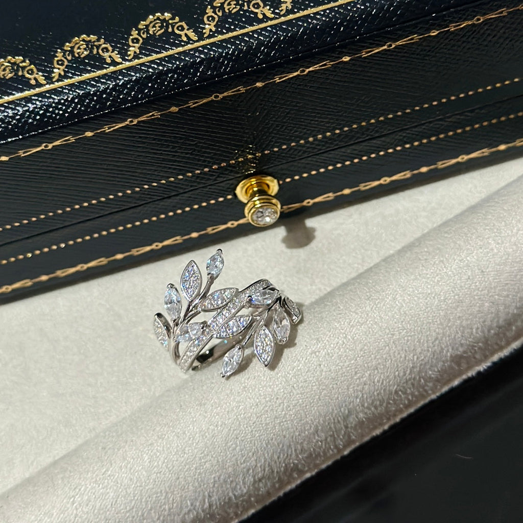 Tiffany Victoria Diamond Vine Bypass 18K Gold Ring product image 8, provided for visual reference and product detail review