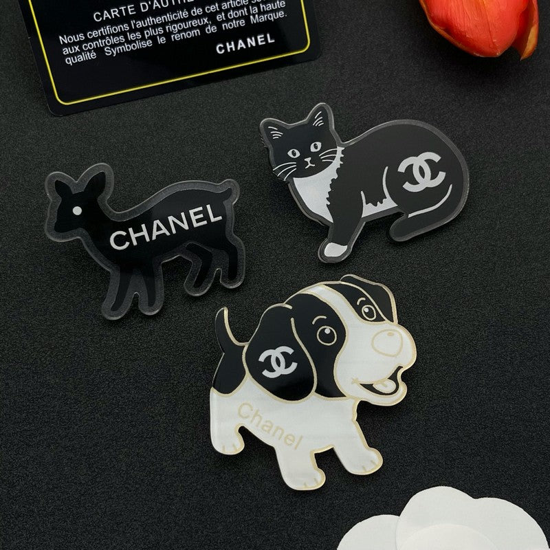 Chanel Dog 18K Gold Brooch product image 8, provided for visual reference and product detail review