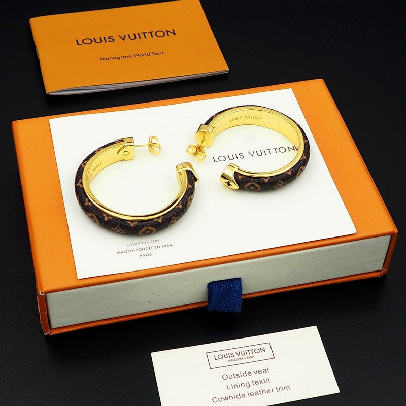 Louis Vuitton Signature 18K Gold Earrings product image 10, provided for visual reference and product detail review