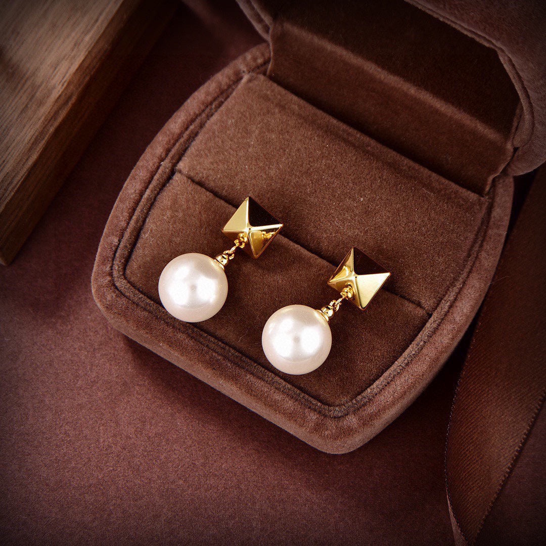 Valentino Pearl 18K Gold Earrings product image 6, provided for visual reference and product detail review