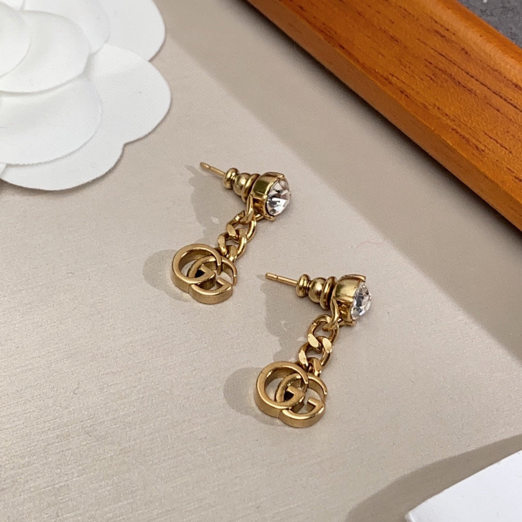 Gucci Double Crystal Chain 18K Gold Earrings product image 5, provided for visual reference and product detail review