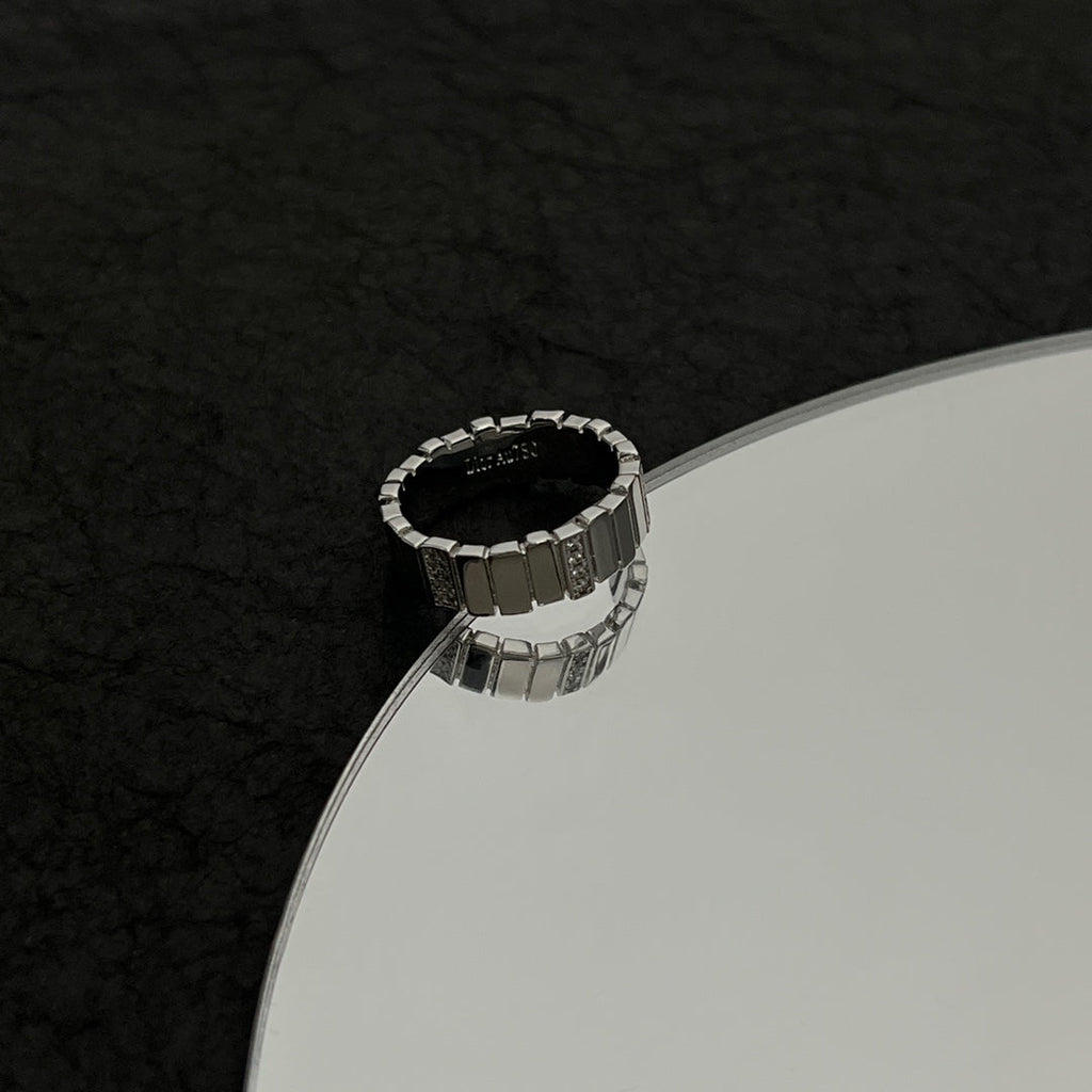 Dior Gem Diamond 18K Gold Ring product image 12, provided for visual reference and product detail review