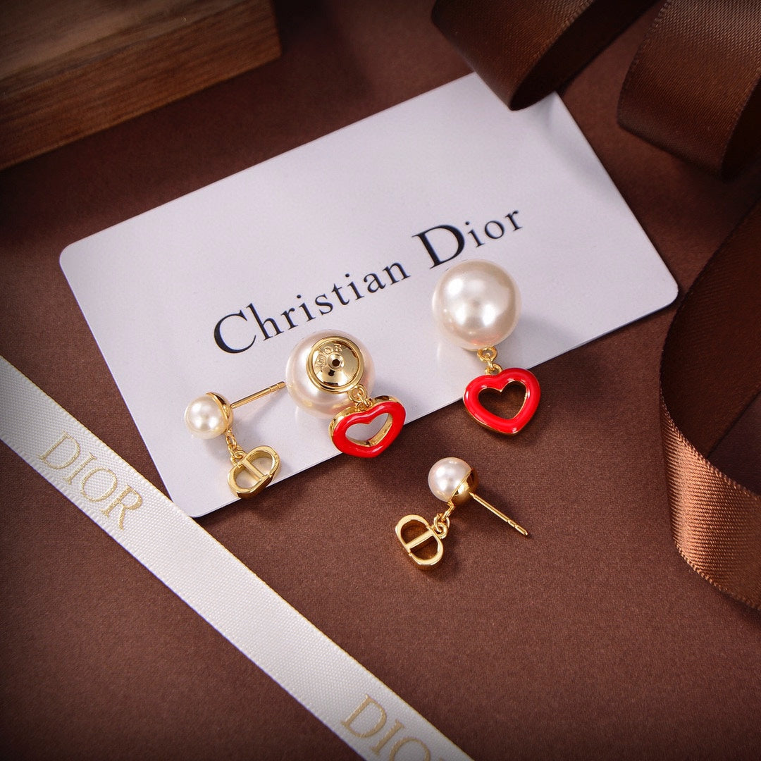 Dior Heart Valentine 18K Gold Earrings product image 6, provided for visual reference and product detail review