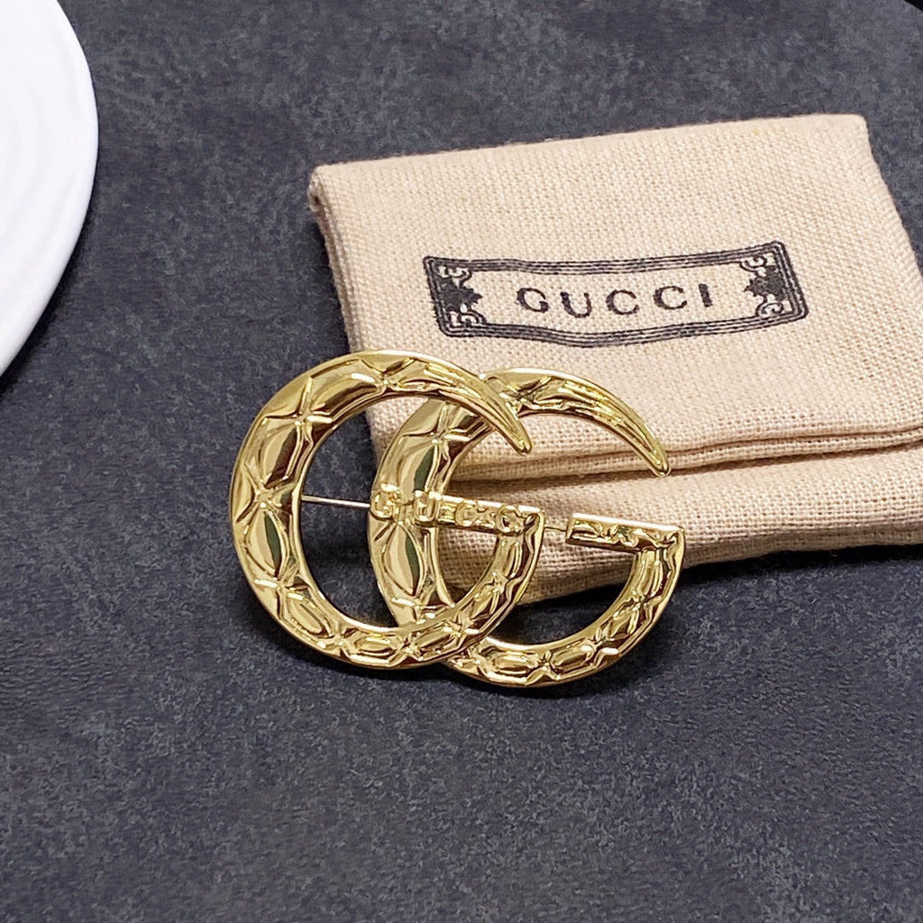 Gucci Double 18K Gold Brooch product image 8, provided for visual reference and product detail review