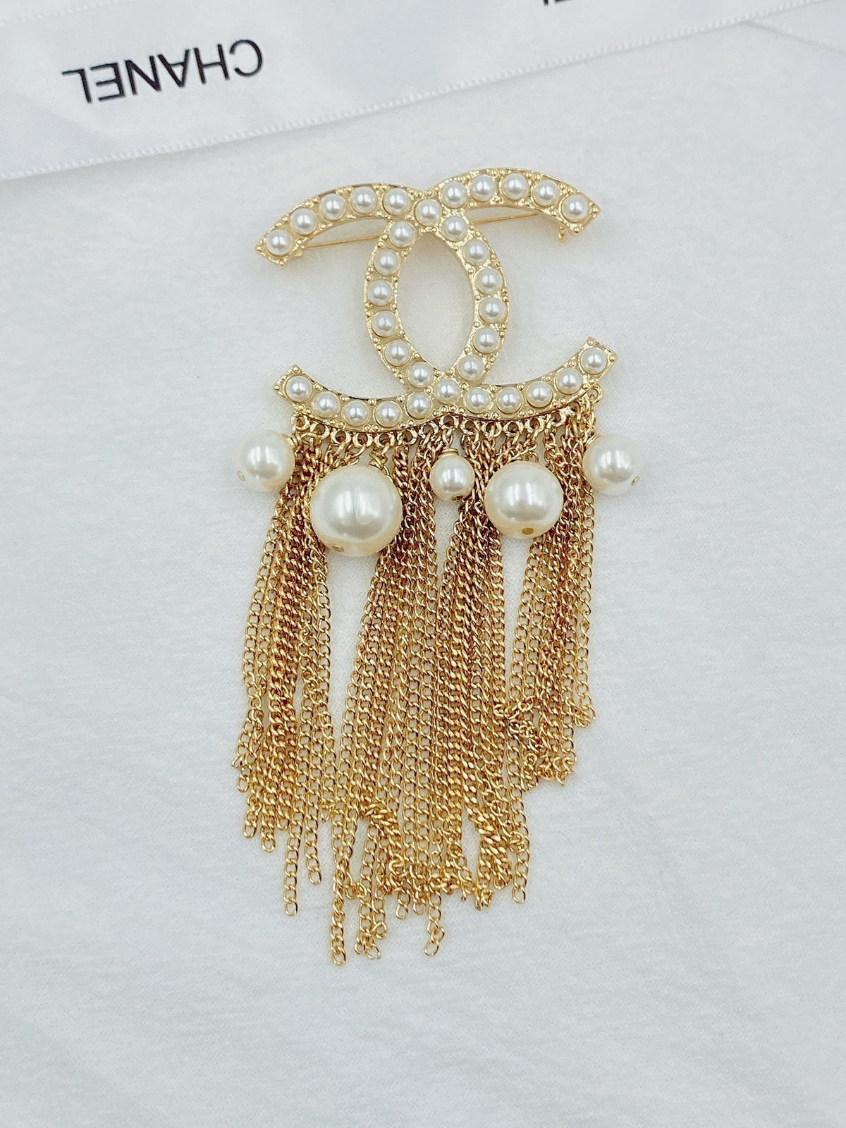 Chanel Pearl Tassel 18K Gold Brooch product image 7, provided for visual reference and product detail review