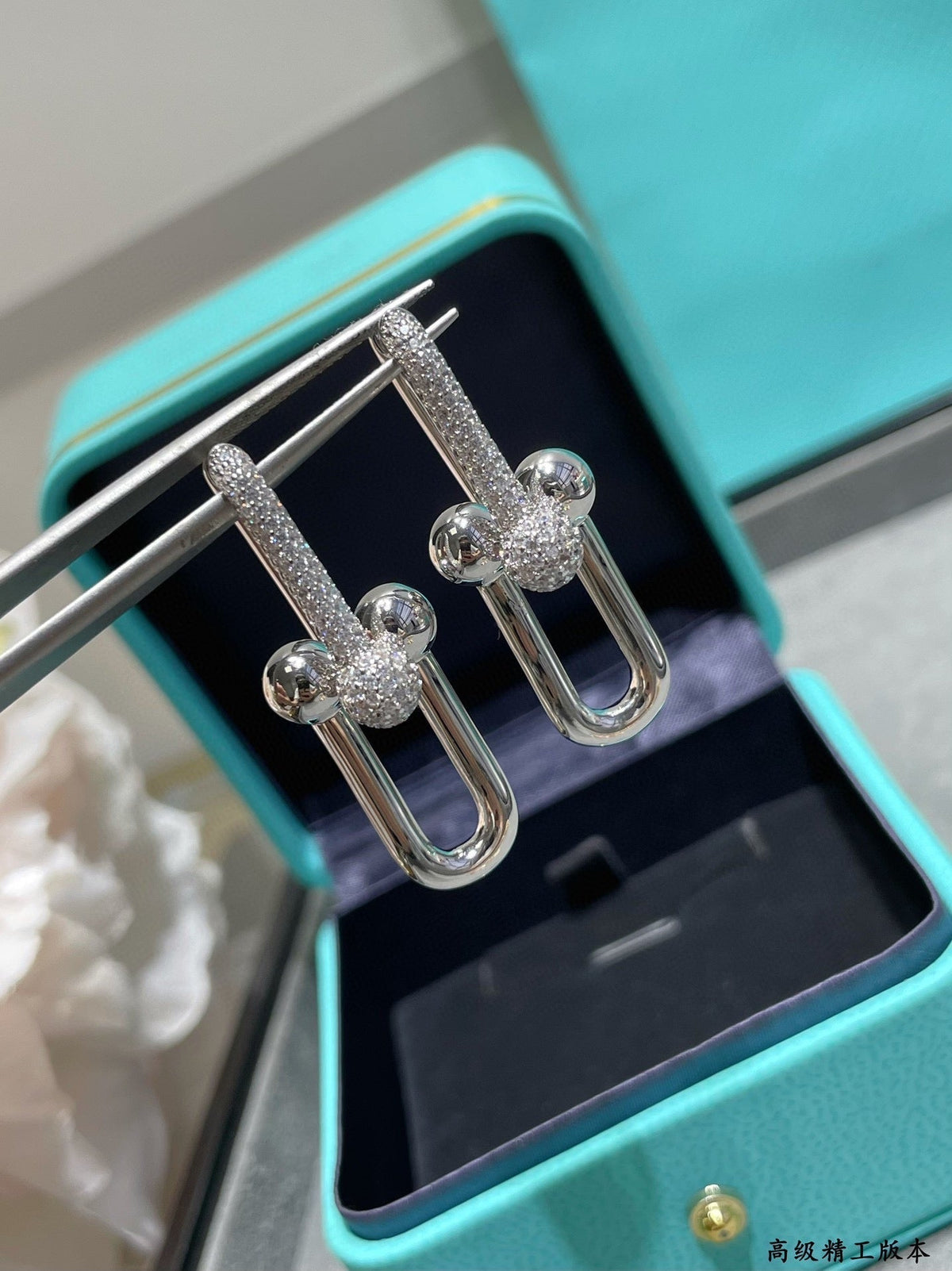 Tiffany HardWear Large Link Diamonds 18K Gold Earrings product image 2, provided for visual reference and product detail