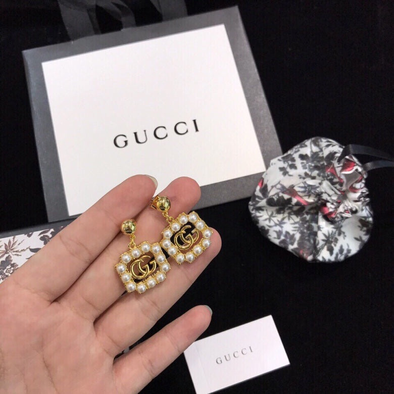 Gucci Double Square Pearl 18K Gold Earrings product image 8, provided for visual reference and product detail review