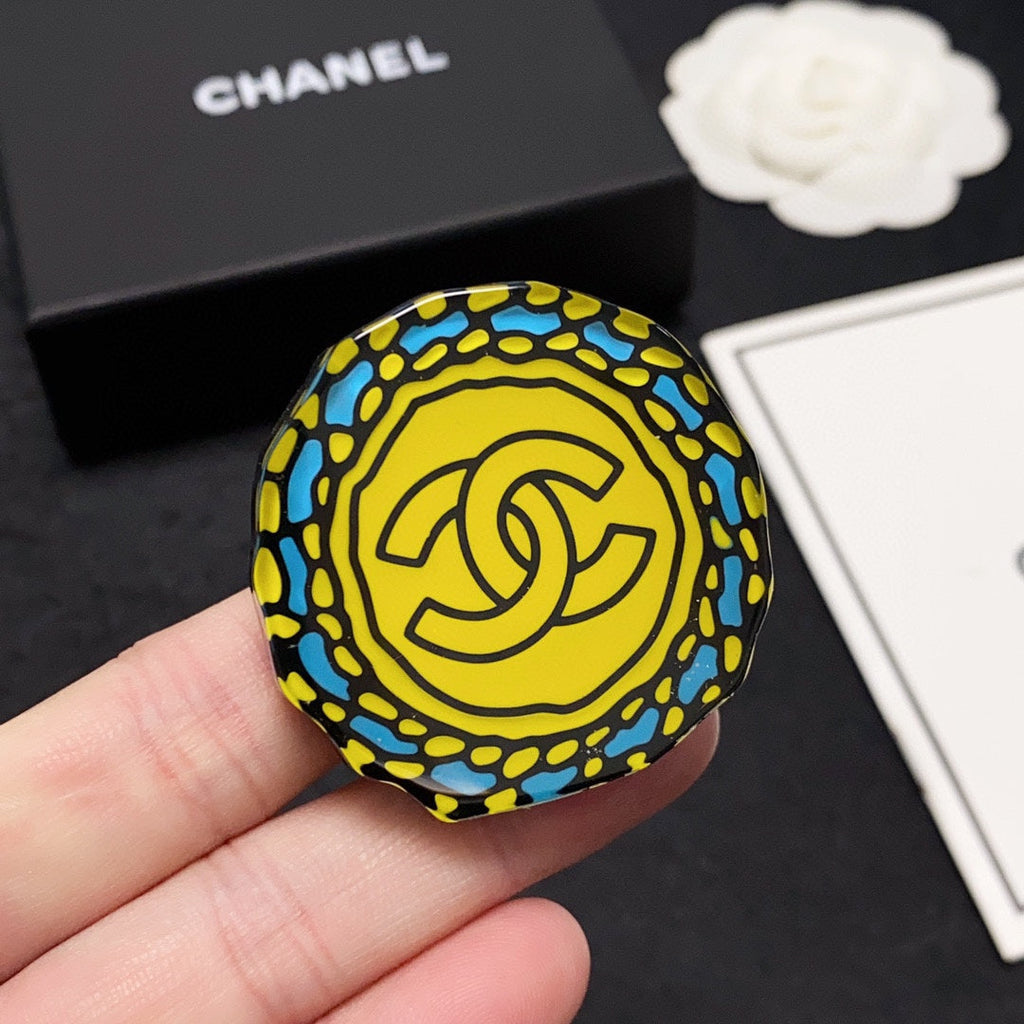 Chanel Color 18K Gold Brooch product image 9, provided for visual reference and product detail review