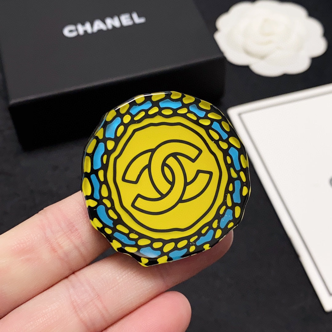 Chanel Color 18K Gold Brooch product image 9, provided for visual reference and product detail review