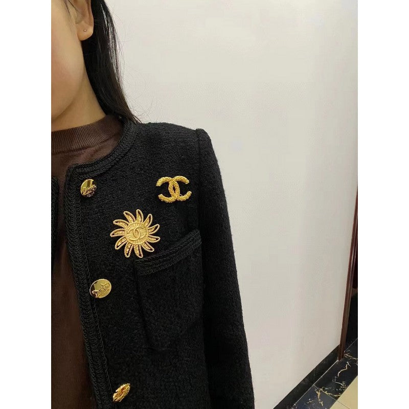 Chanel Sunflower 18K Gold Brooch product image 5, provided for visual reference and product detail review
