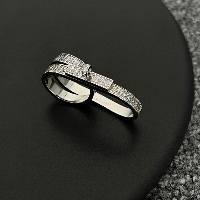Hermes Kelly Gavroche Double 18K Gold Ring product image 2, provided for visual reference and product detail review