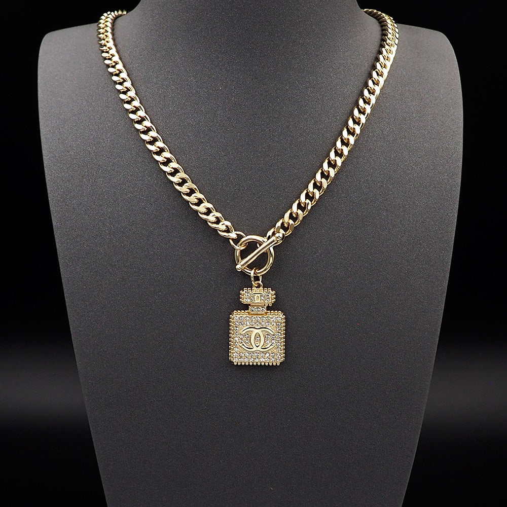 Chanel Diamond Perfume Bottle Pendant 18K Gold Necklace product image 2, provided for visual reference and product detail