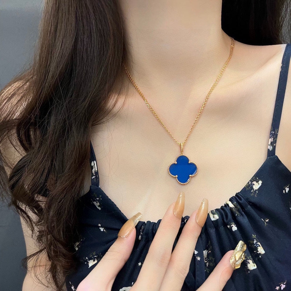 Magic Alhambra Agate Clover 18K Gold Necklace product image 3, provided for visual reference and product detail review