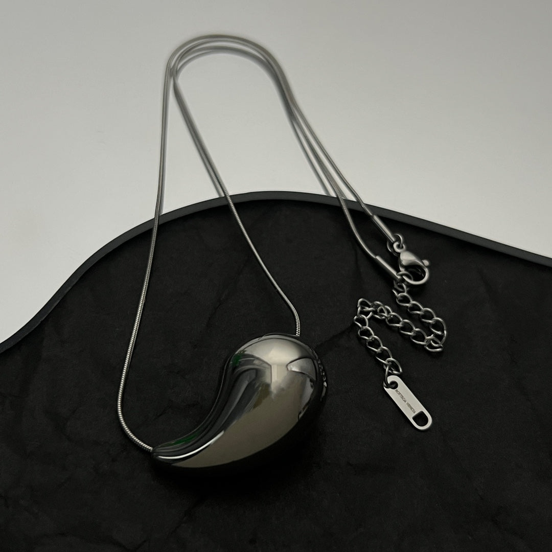 Bvlgari Drop Pendant 18K Gold Necklace product image 7, provided for visual reference and product detail review