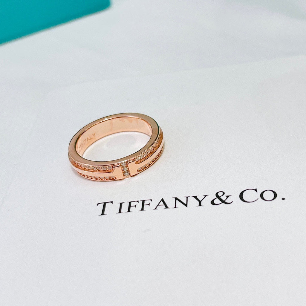 Tiffany Narrow Pave Diamond 18K Gold Ring product image 4, provided for visual reference and product detail review