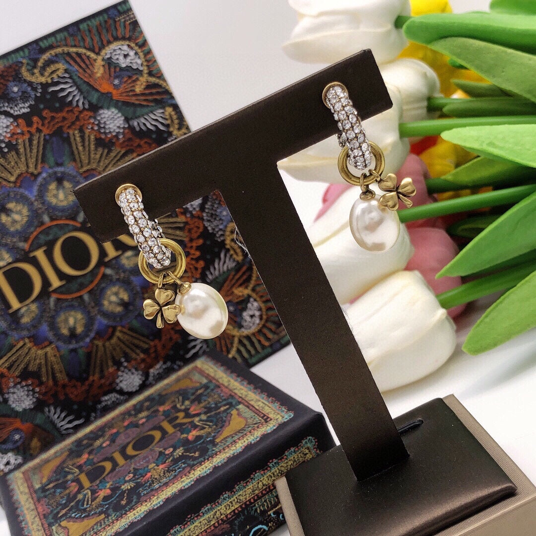 Dior March Grass Pearl Crystals 18K Gold Earrings product image 8, provided for visual reference and product detail review