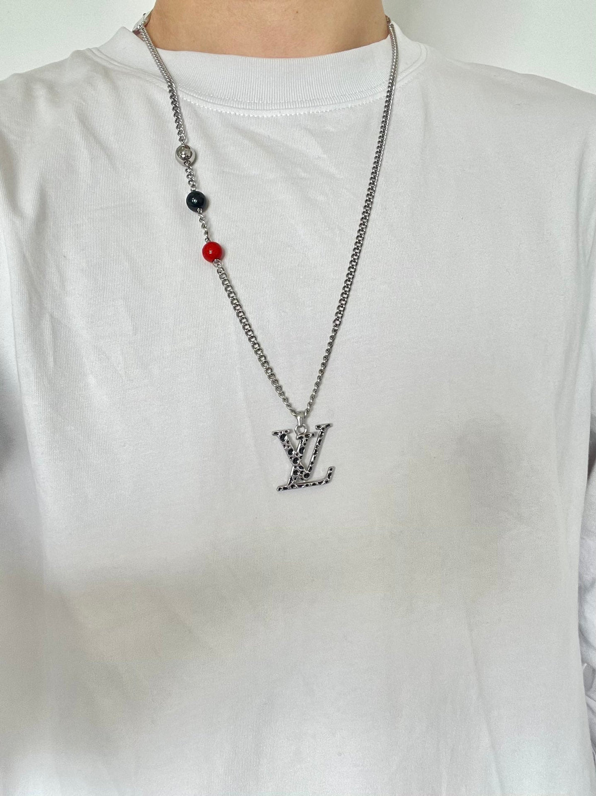 Louis Vuitton x Yk Infinity Dots 18K Gold Necklace product image 3, provided for visual reference and product detail review