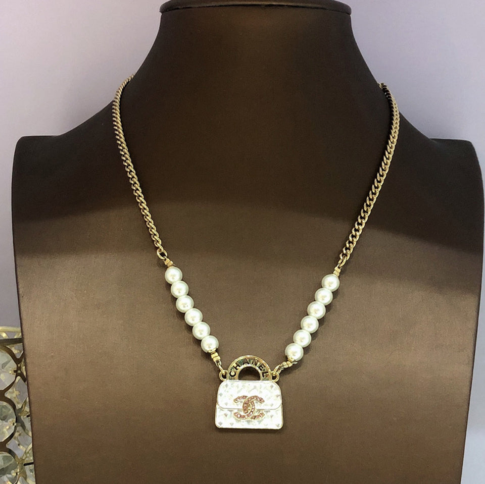 Chanel Pearls Bag Pendant 18K Gold Necklace product image 1, provided for visual reference and product detail review