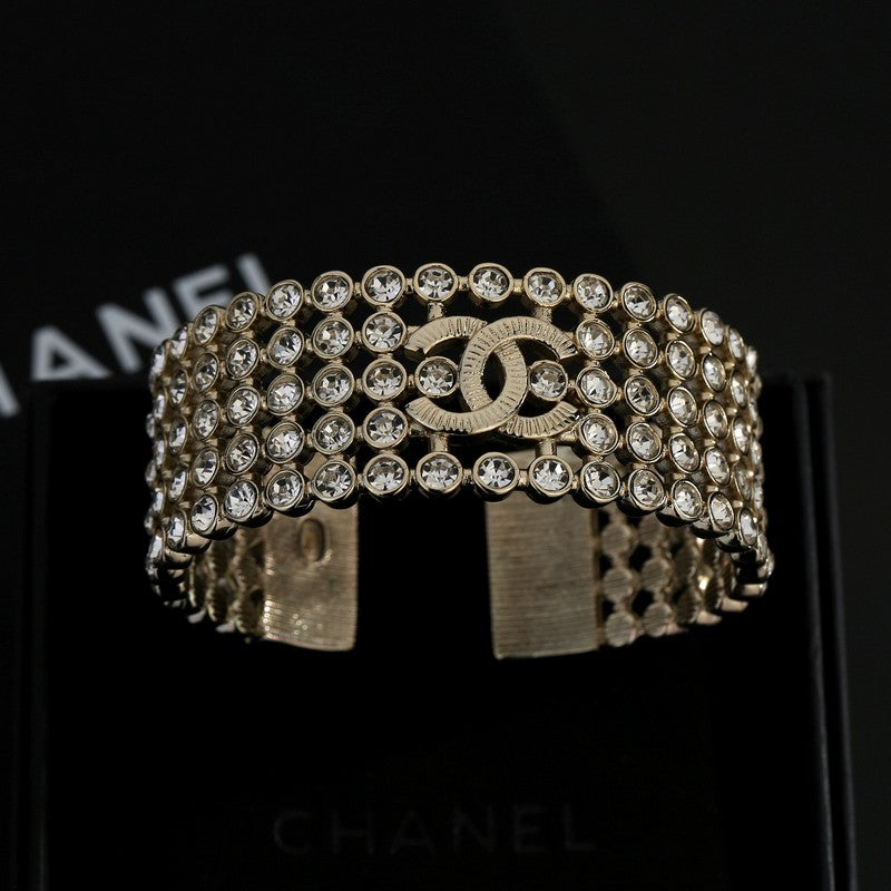 Chanel Diamond Cuff 18K Gold Bracelet product image 8, provided for visual reference and product detail review