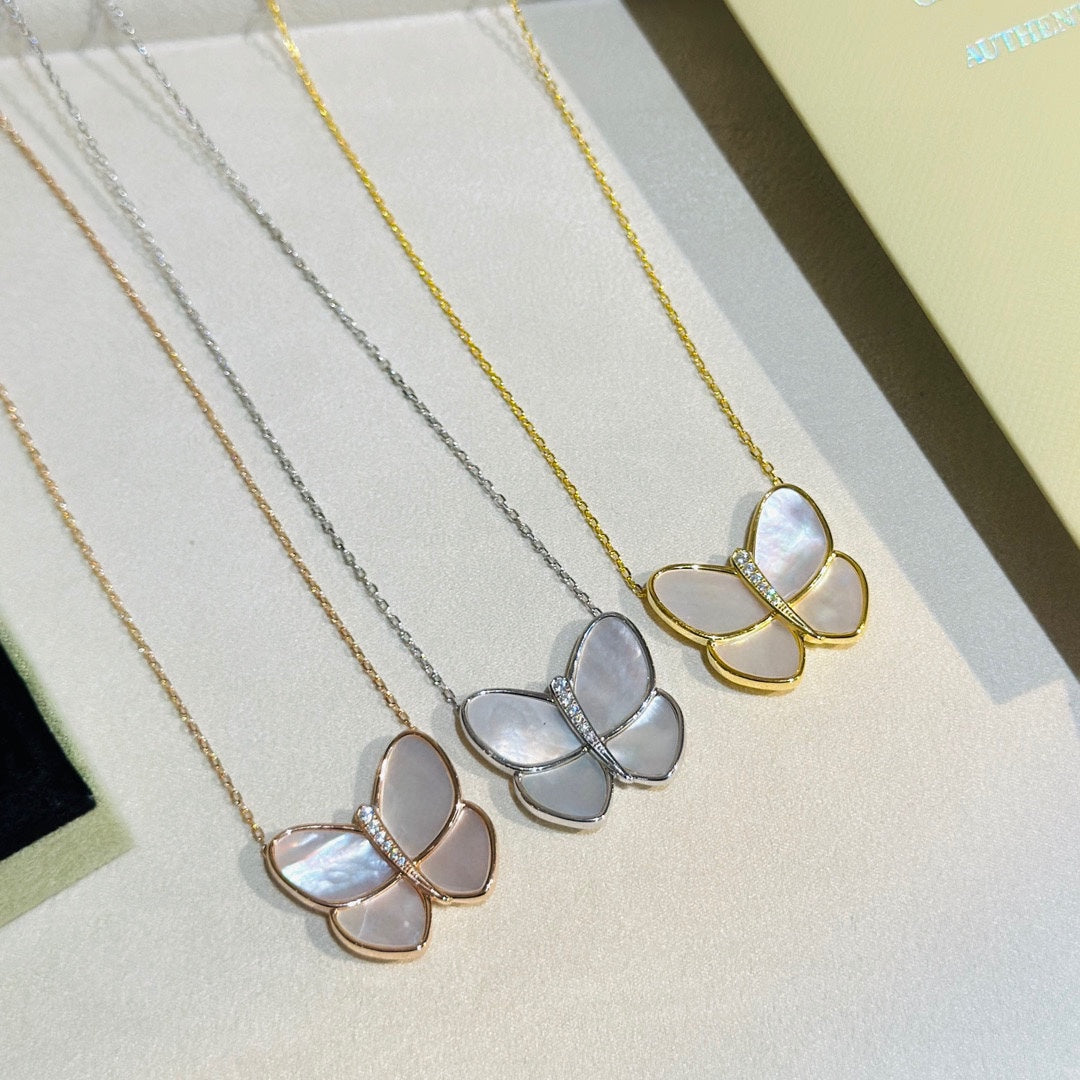 Butterfly Pearl 18K Gold Necklace product image 4, provided for visual reference and product detail review