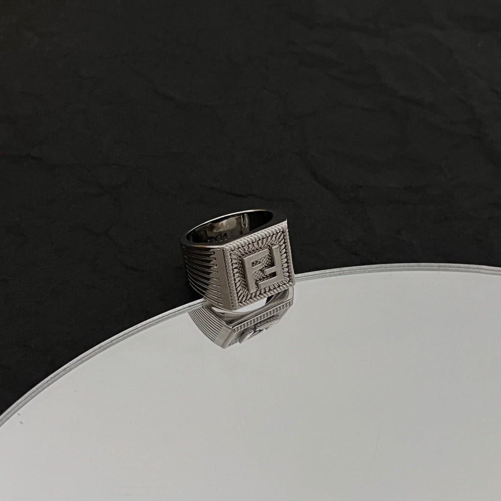 FF Guillochet 18K Gold Ring product image 8, provided for visual reference and product detail review