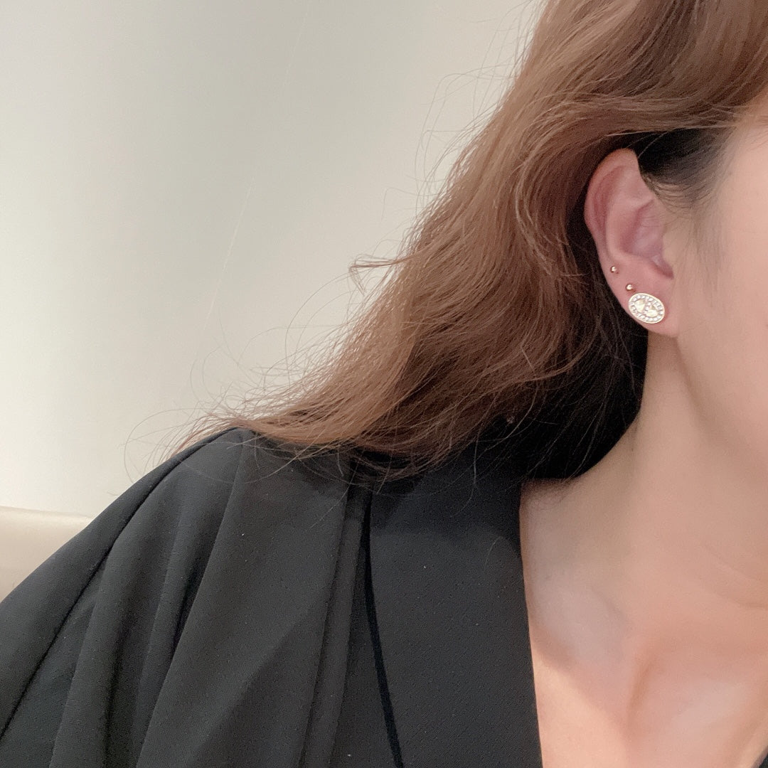 Hermes Mini Farandole Diamond 18K Gold Earrings product image 6, provided for visual reference and product detail review