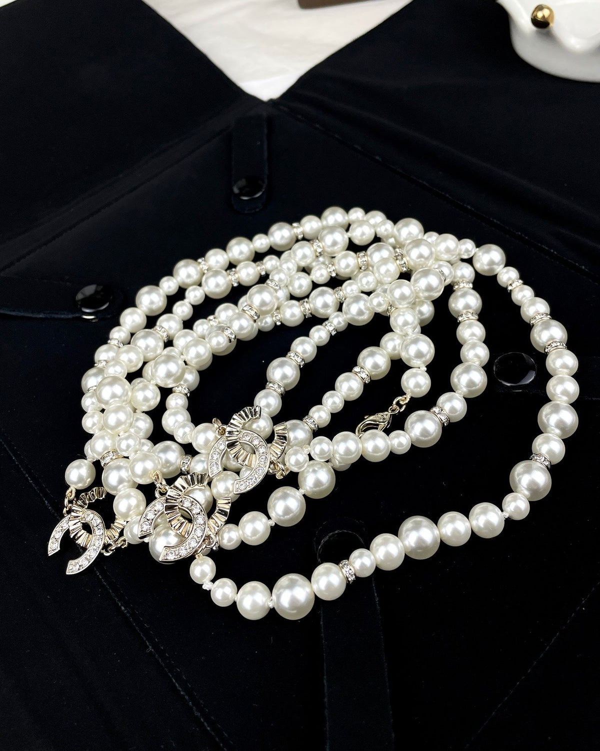 Chanel Pearls Long 18K Gold Necklace product image 8, provided for visual reference and product detail review