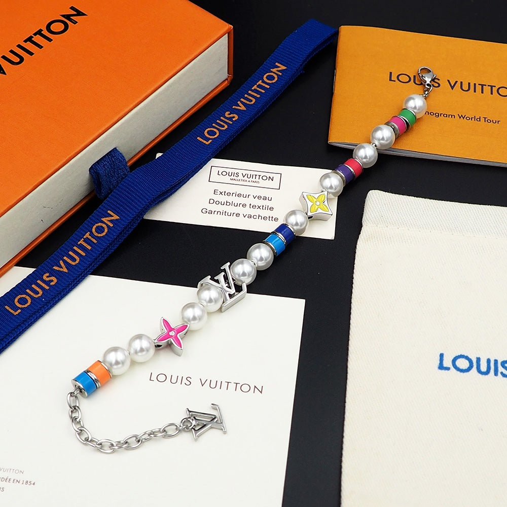 Louis Vuitton MNG Pearls Party 18K Gold Bracelet product image 9, provided for visual reference and product detail review